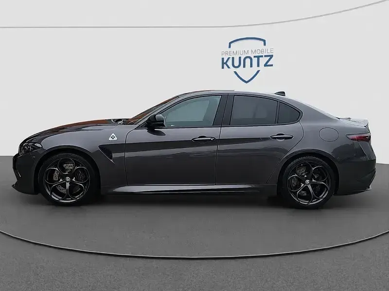 Gebraucht Alfa Romeo Giulia Quadrifoglio 520 PS (382 kW) 2024 Grigio vesuvio Limousine