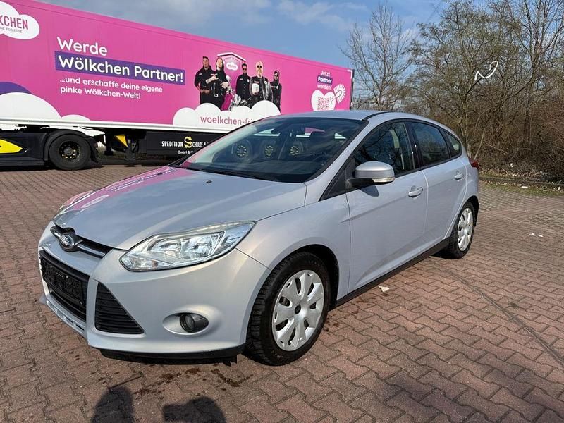 Gebraucht Ford Focus Ambiente 105 PS (77 kW) 2011 Grau Limousine