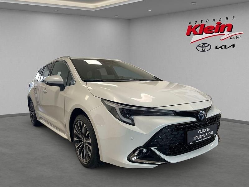 Neu Toyota Corolla 196 PS (144 kW) 2025 Platinum white Kombi