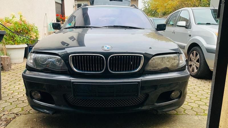 Schwarz Gebraucht 2001 BMW 330 M Sport Kombi | 3.500 € - Bild 1/4