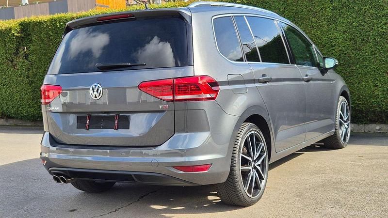 Gebraucht VW Touran Highline 150 PS (110 kW) 2017 Grau Van / Kleinbus