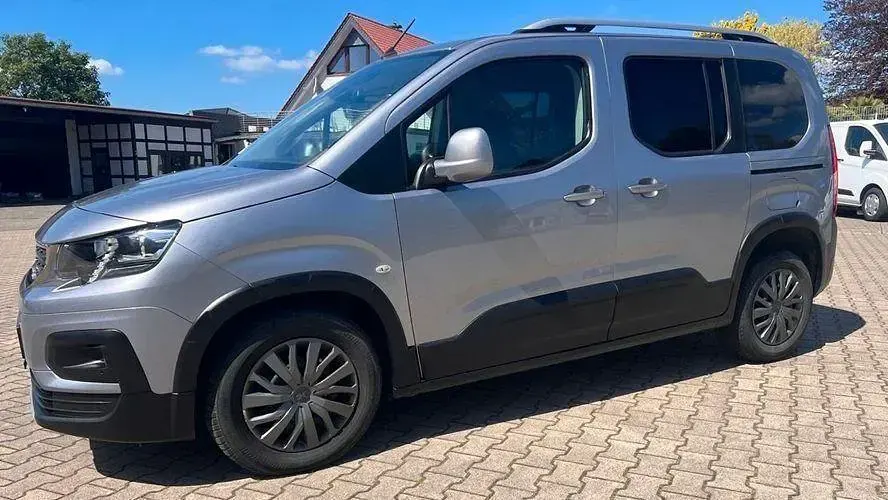 Gebraucht Peugeot Rifter Allure 131 PS (96 kW) 2021 Silber Van / Kleinbus