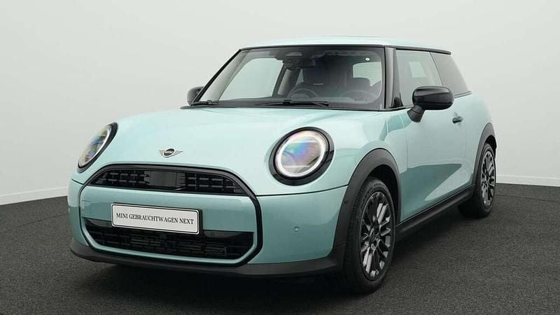 Grün Gebraucht 2024 Mini Cooper Classic Kleinwagen | 27.504 € (Fairer Preis) - Bild 1/4