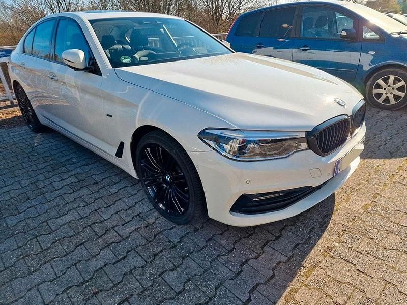Weiß Gebraucht 2017 BMW 530 Comfort Edition Limousine | 29.400 € (Fairer Preis) - Bild 1/4