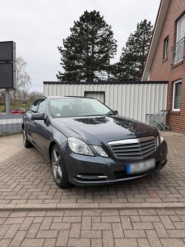 Gebraucht Mercedes E220 170 PS (125 kW) 2012 Grau Limousine