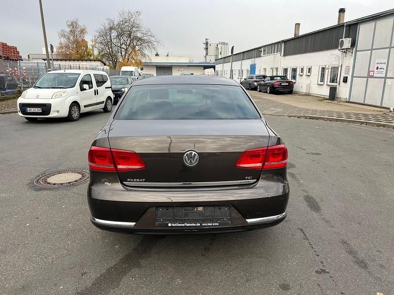 Gebraucht VW Passat 150 PS (110 kW) 2012 Braun Limousine