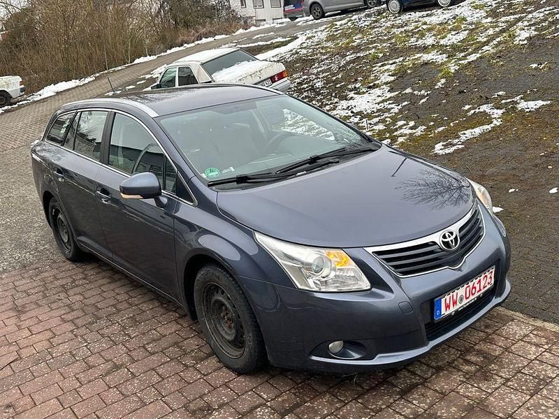 Gebraucht Toyota Avensis Edition 126 PS (92 kW) 2011 Blau Kombi