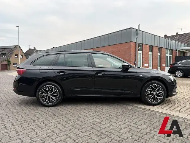 Gebraucht Skoda Octavia Clever 150 PS (110 kW) 2022 Schwarz Kombi