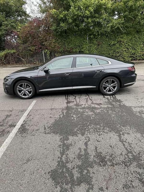 Grau Gebraucht 2018 VW Arteon R-line Kleinwagen | 20.999 € (Fairer Preis) - Bild 1/4