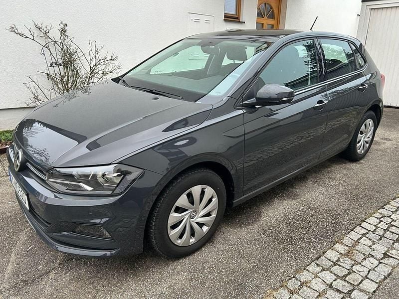 Grau Gebraucht 2017 VW Polo Comfortline Kleinwagen | 12.900 € (Etwas zu teuer) - Bild 1/4