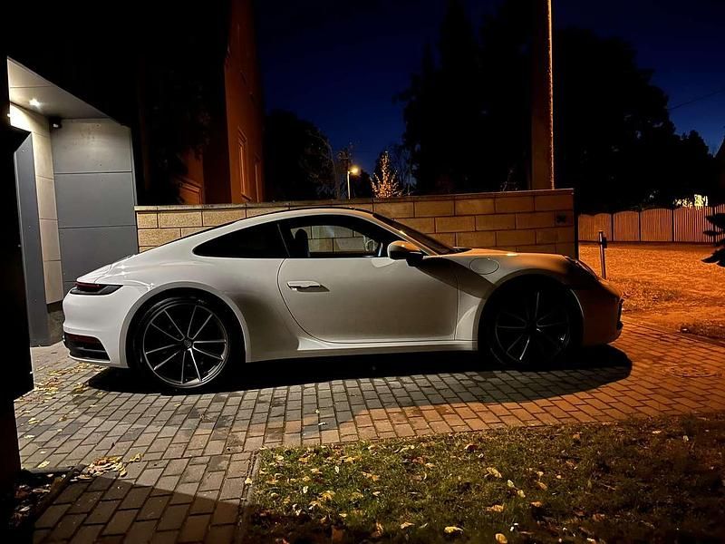 Weiß Gebraucht 2022 Porsche 911 Carrera Coupé | 122.000 € (Fairer Preis) - Bild 1/4