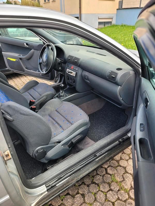 Second-hand Audi A3 125 CP (91 kW) 1996 Argintiu Hatchback