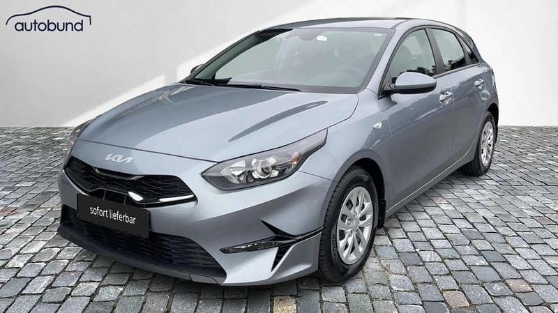 Neu Kia Ceed Best 140 PS (102 kW) 2025 Silber Kleinwagen