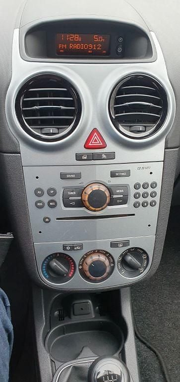 Gebraucht Opel Corsa Color Edition 69 PS (50 kW) 2014 Weiß Kleinwagen