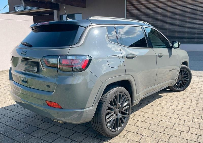 Gebraucht Jeep Compass 150 PS (110 kW) 2021 Grau SUV