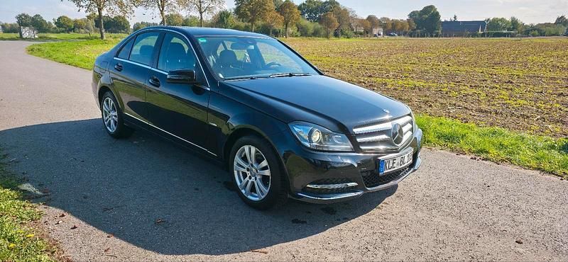 Schwarz Gebraucht 2011 Mercedes C250 Limousine | 11.699 € (Guter Preis) - Bild 1/4