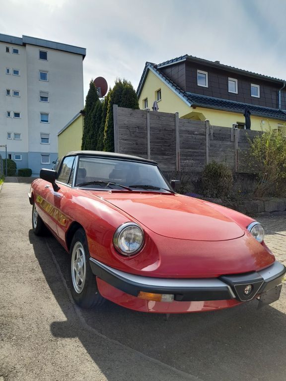 Rot Gebraucht 1989 Alfa Romeo Spider Cabrio | 17.000 € - Bild 1/4