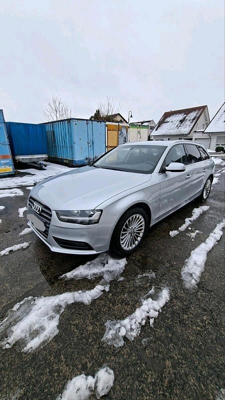 Grau Gebraucht 2012 Audi A4 Kombi | 12.000 € (Teuer) - Bild 1/4