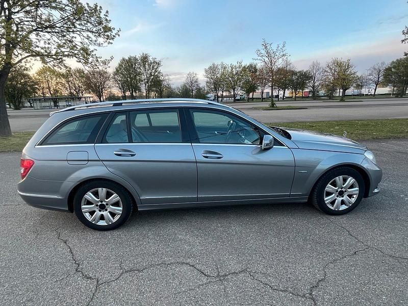 Gebraucht Mercedes C200 Elegance 136 PS (100 kW) 2012 Silber Kombi