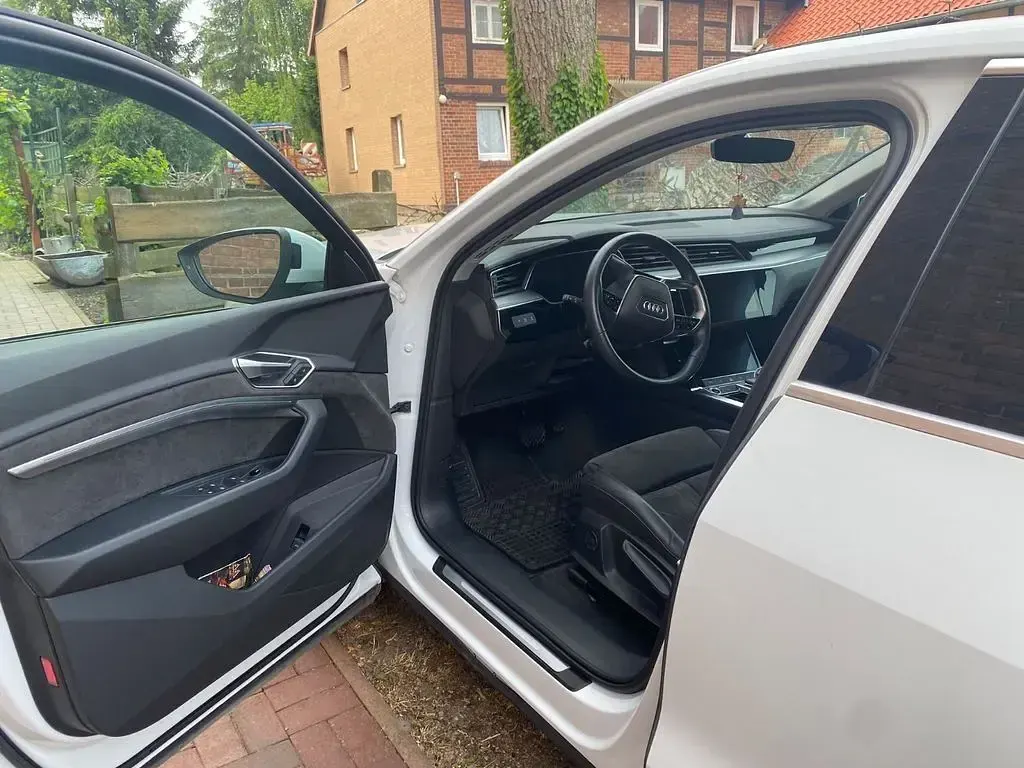Gebraucht Audi e-tron 230 kW (313 PS) 2021 Weiß SUV