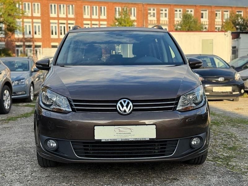 Braun Gebraucht 2012 VW Touran Comfortline Van / Kleinbus | 7.299 € (Guter Preis) - Bild 1/4