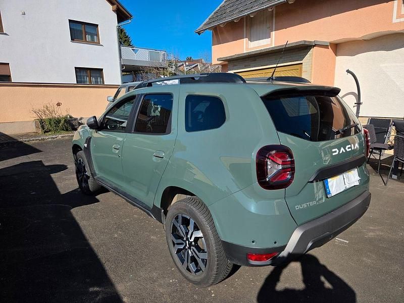 Gebraucht Dacia Duster Journey 131 PS (96 kW) 2023 Grün SUV