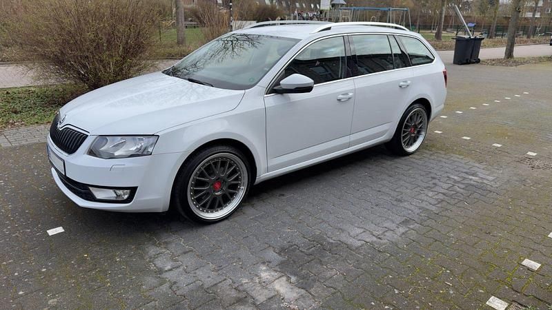 Gebraucht Skoda Octavia Style 150 PS (110 kW) 2017 Weiß Kombi