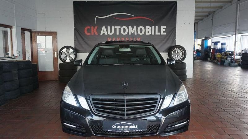 Usata Mercedes E300 252 CV (185 kW) 2011 Nero Berlina