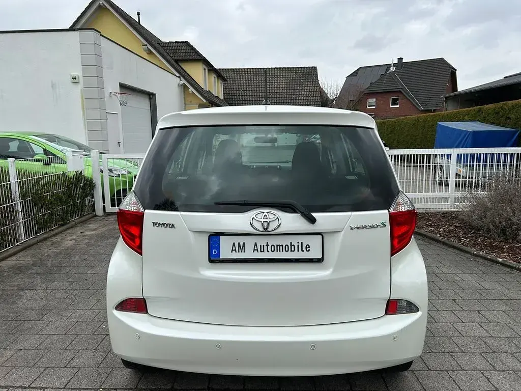 Gebraucht Toyota Verso Life 99 PS (72 kW) 2013 Weiß Van / Kleinbus