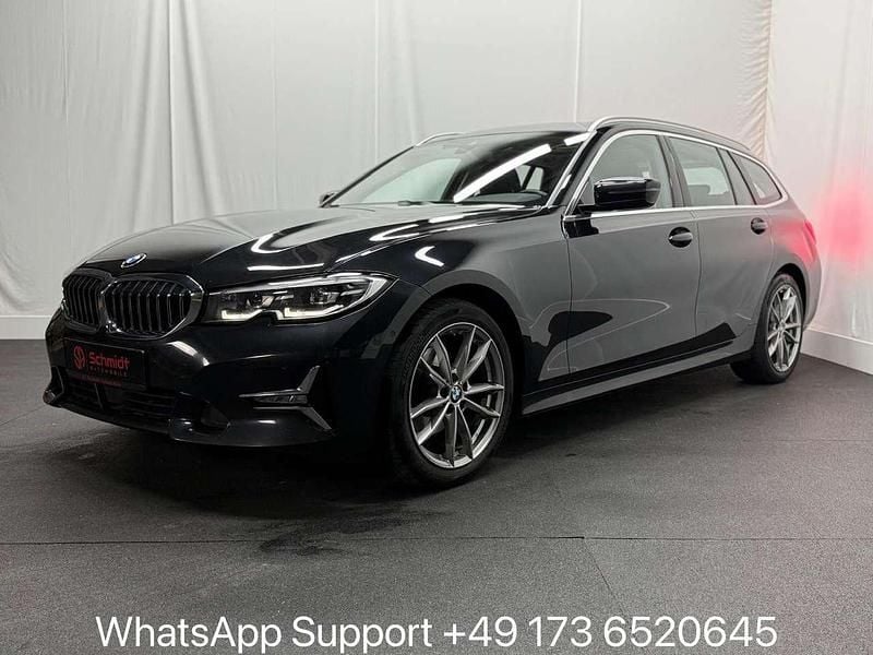 Black sapphire metallic Gebraucht 2020 BMW 320 Luxury Line Kombi | 23.890 € (Fairer Preis) - Bild 1/4