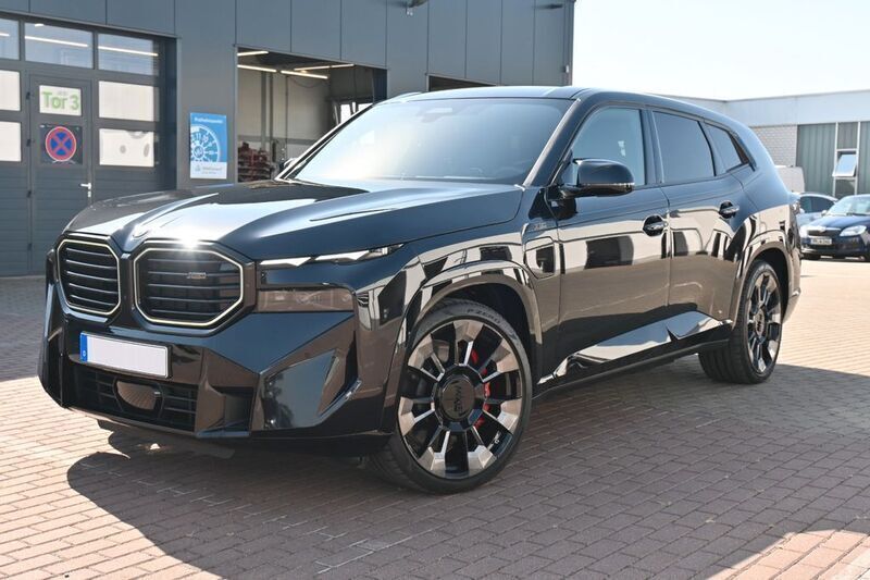 Saphirschwarz mettalic Gebraucht 2024 BMW XM Performance SUV | 169.900 € - Bild 1/4
