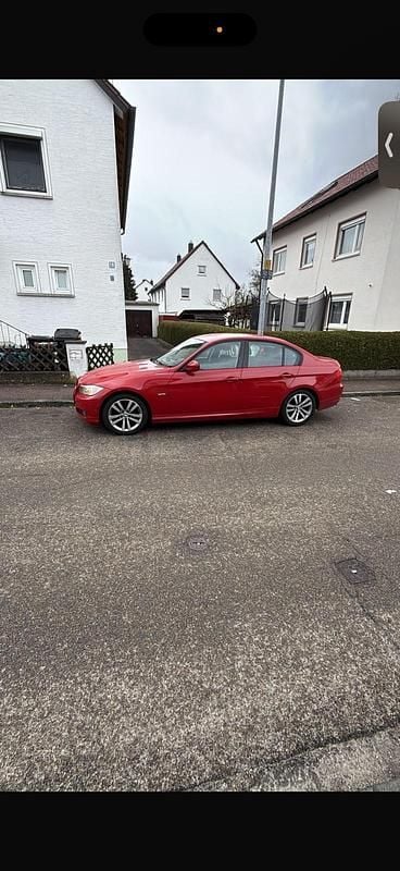 Gebraucht BMW 320 184 PS (135 kW) 2011 Rot Limousine
