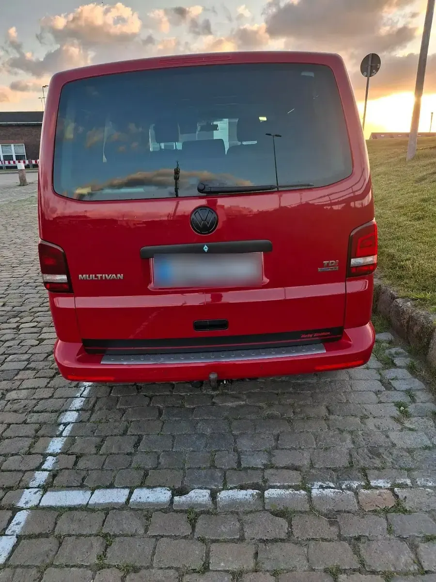 Gebraucht VW Multivan 140 PS (102 kW) 2015 Rot Van / Kleinbus
