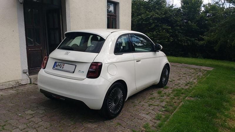 Gebraucht Fiat 500e Icon 86 kW (118 PS) 2022 Weiß Kleinwagen