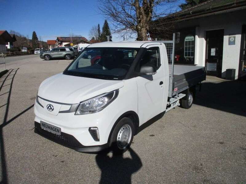Warm white Neu 2024 Maxus eDeliver 3 Van | 38.490 € - Bild 1/4