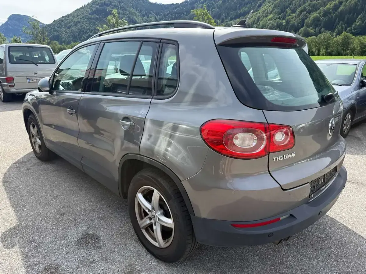 Gebraucht VW Tiguan Sport 140 PS (102 kW) 2009 Grau SUV