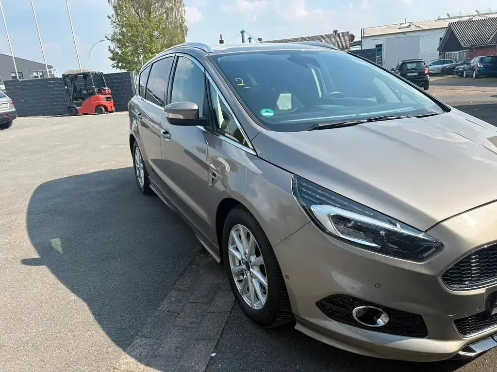 Gebraucht Ford S-MAX Titanium 179 PS (131 kW) 2016 Grau Van / Kleinbus