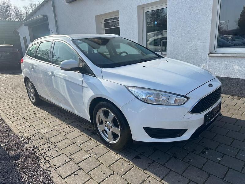 Gebraucht Ford Focus Trend 125 PS (91 kW) 2018 Weiß Limousine