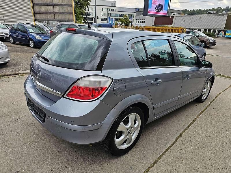 Gebraucht Opel Astra Elegance 105 PS (77 kW) 2004 Lichtsilber m2 Limousine
