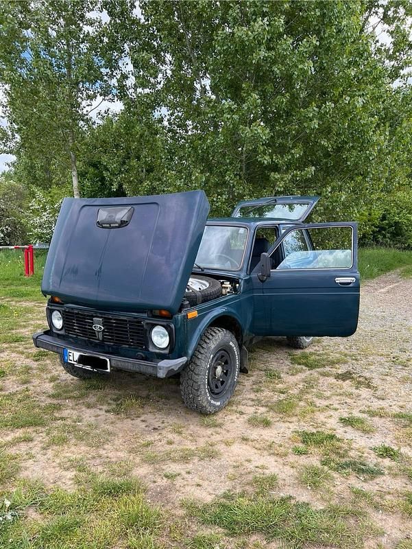 Grün Gebraucht 2009 Lada niva SUV | 4.999 € (Guter Preis) - Bild 1/4