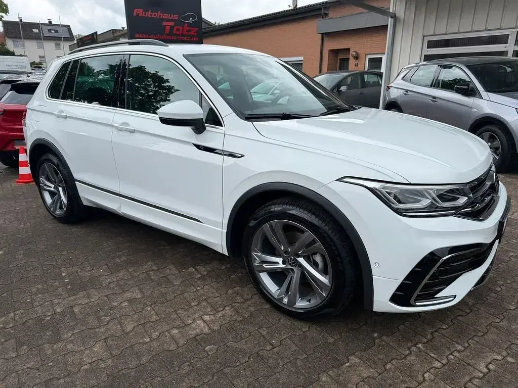 Second-hand VW Tiguan R-line 150 CP (110 kW) 2023 Alb SUV