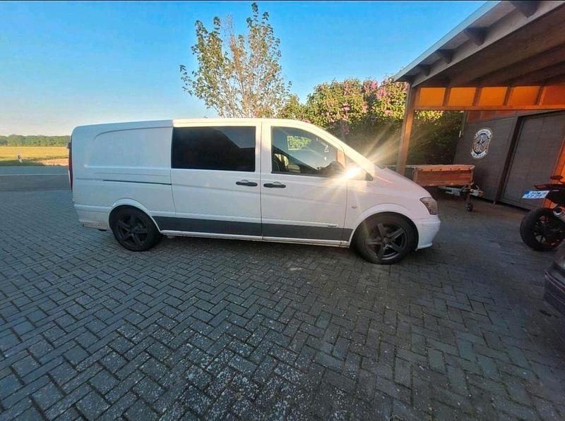 Weiß Gebraucht 2012 Mercedes Vito Van / Kleinbus | 11.222 € (Etwas zu teuer) - Bild 1/4