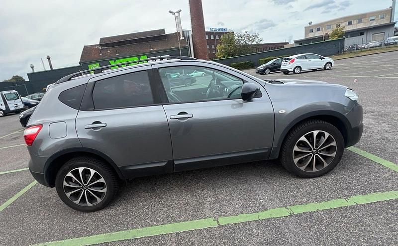 Grau Gebraucht 2013 Nissan Qashqai SUV | 6.800 € (Fairer Preis) - Bild 1/4