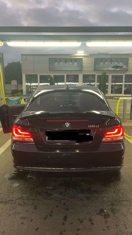 Gebraucht BMW 118 Sport Line 143 PS (105 kW) 2011 Schwarz Kleinwagen