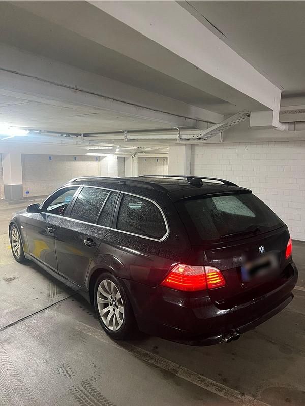 Gebraucht BMW 525 197 PS (144 kW) 2008 Schwarz Kombi