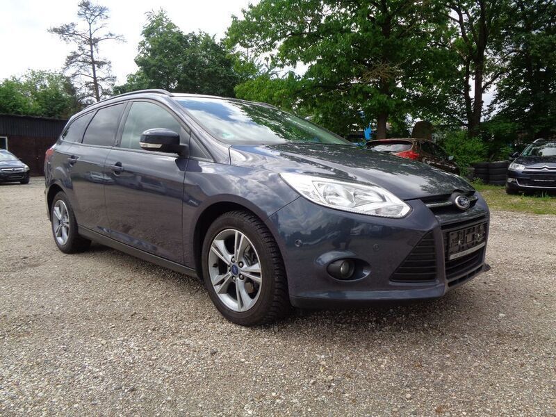 Gebraucht Ford Focus 101 PS (74 kW) 2013 Grau Kombi