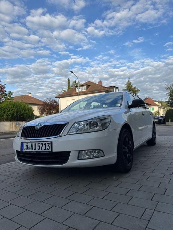 Second-hand Skoda Octavia Elegance 105 CP (77 kW) 2012 Alb Break
