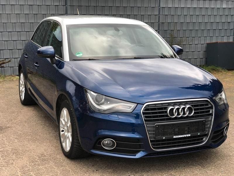 Blau Gebraucht 2014 Audi A1 Sportback Ambition Kleinwagen | 14.988 € (Etwas zu teuer) - Bild 1/4