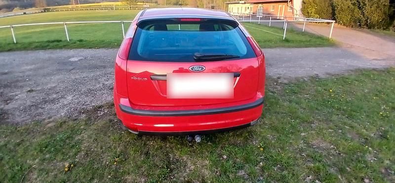 Brugt Ford Focus 80 HK (58 kW) 2005 Rød Sedan