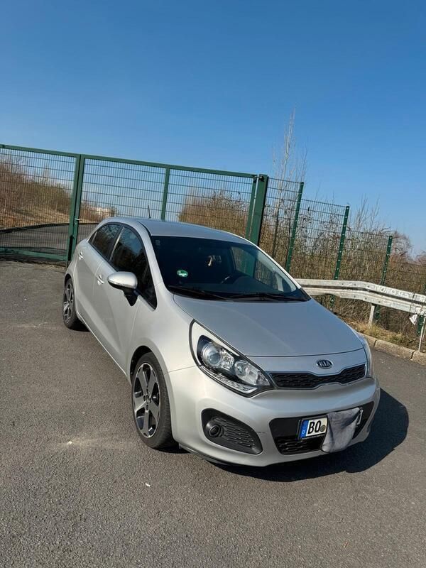 Silber Gebraucht 2012 Kia Rio Kleinwagen | 4.750 € (Fairer Preis) - Bild 1/4